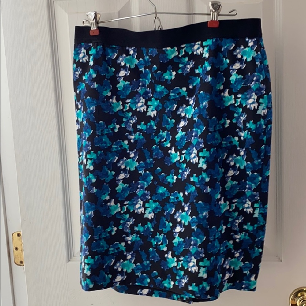Ann Taylor Petite Black Floral Skirt